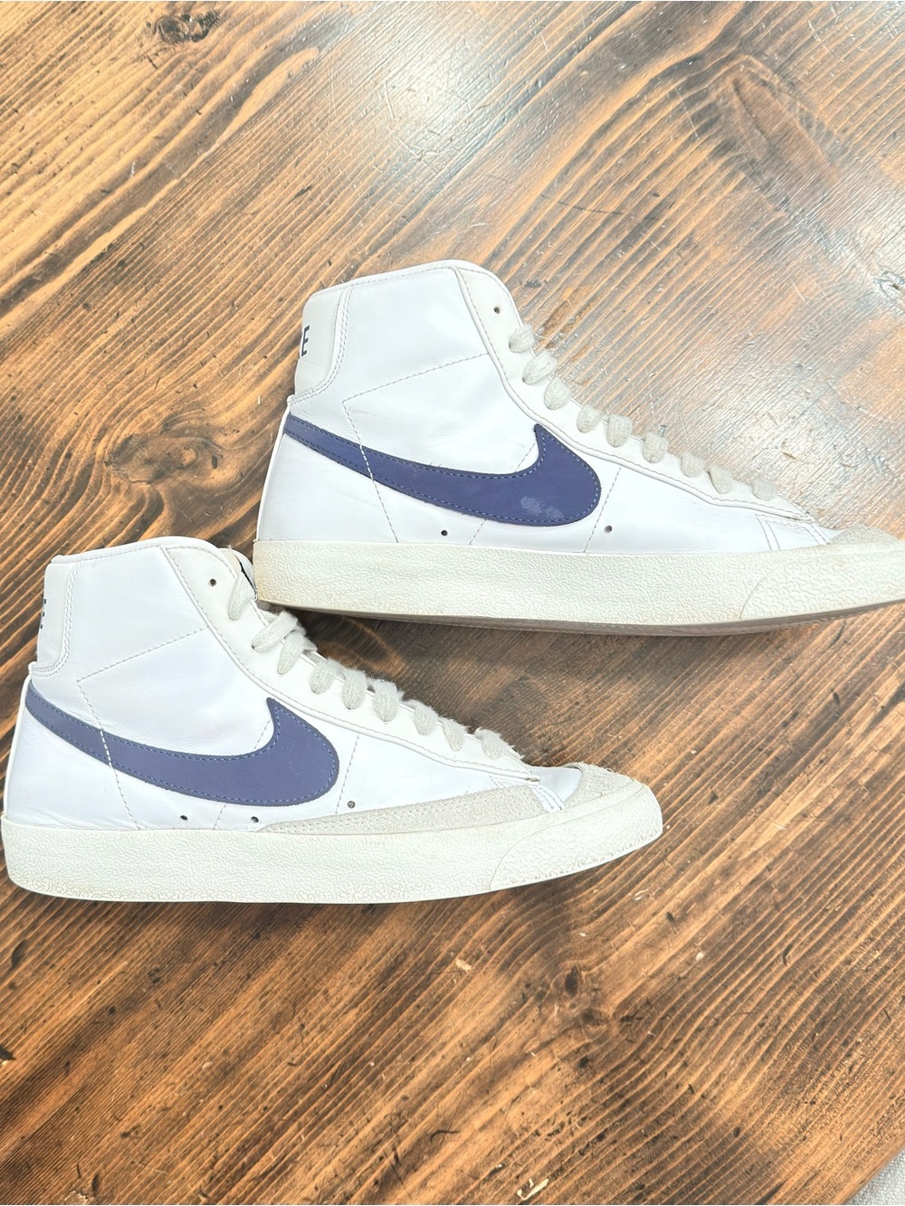 Nike Blazer mid ‘77 in White with Blue Swoosh